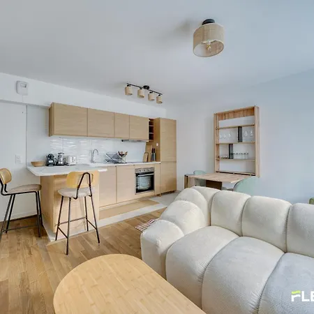 Spacious And Bright T2 Near The Seine & Metro 14 Apartment *